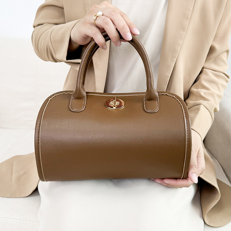 Picture of Folding Cosmetic Bag Women's Portable 2025 New Classy Large Capacity Accessible Luxury Classy Travel Cosmetics Storage Bag