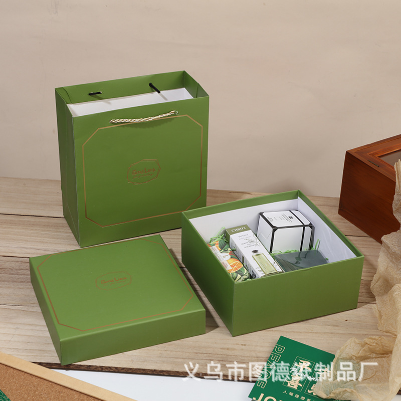 New green gift box light luxury hand gift box wedding candy box wholesale Square gift box empty box
