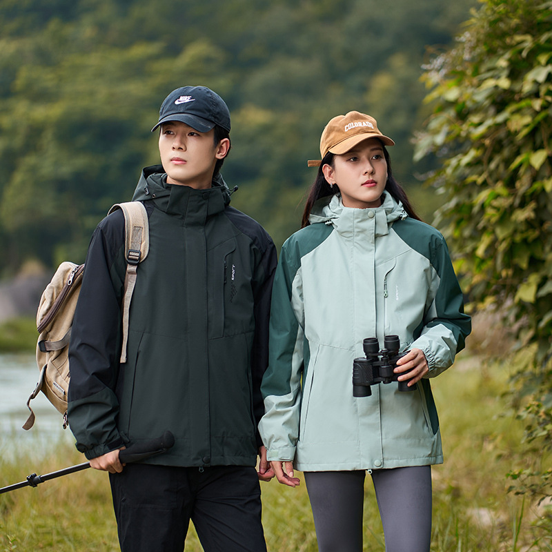Three-In-One Jacket for Men and Women 2025 Winter Couple Outdoor Hiking Breathable Mountaineering Clothing Splicing Trendyy Jacket