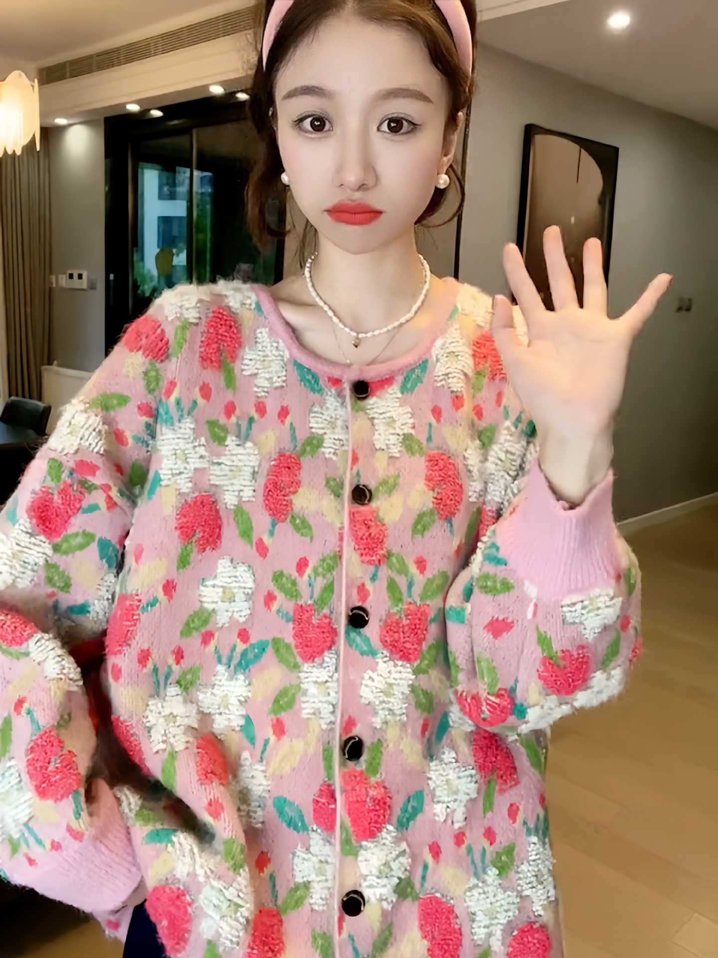 Picture of Soft glutinous lazy style cardigan sweater coat women's autumn and winter loose outer wear printed design niche sweater top