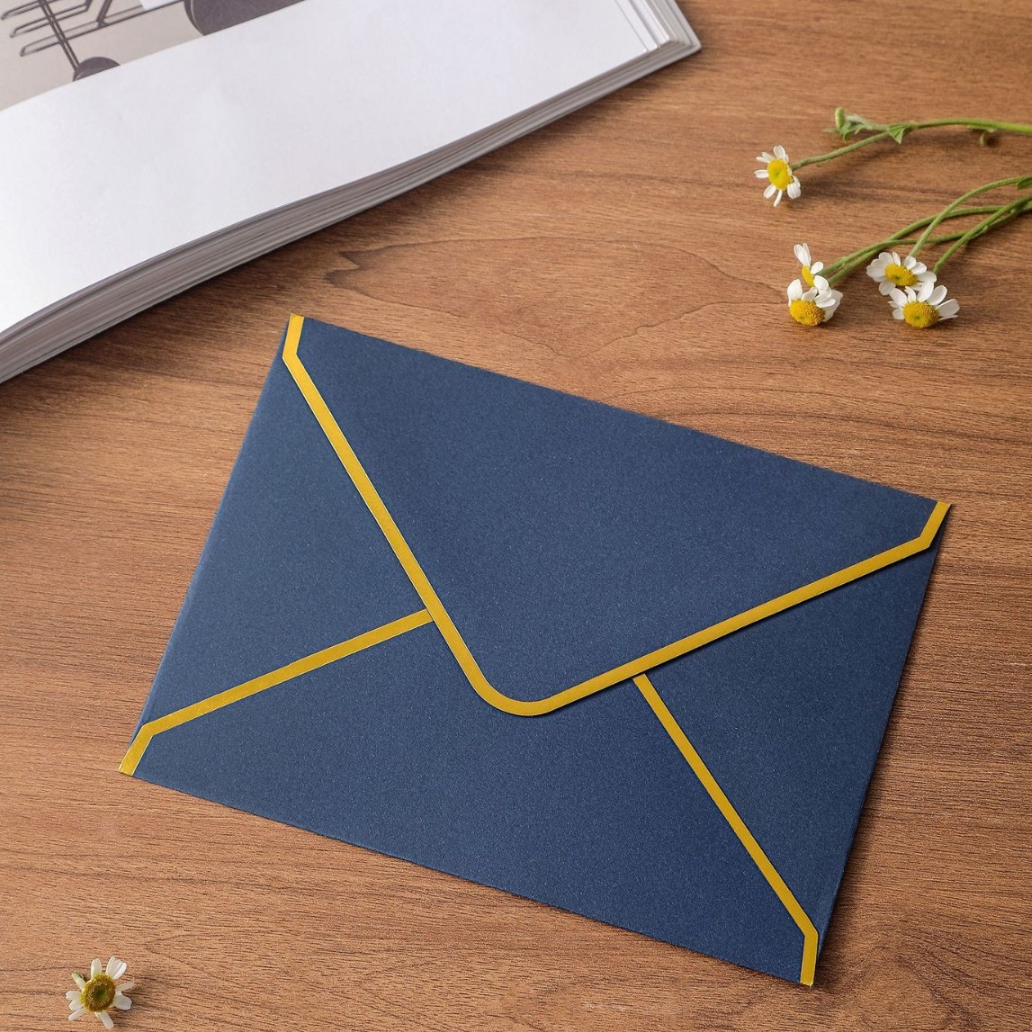 Picture of Western-style triangle bronzing envelope diamond colored gummed paper Pearl paper business invitation can add logo factory wholesale