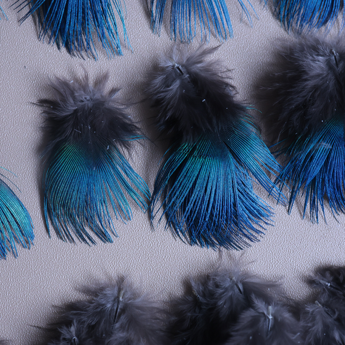Picture of Wholesale 3-4cm Natural Peacock Neck Blue Flakes Dotting DIY Material Feather Decoration Accessories Small Feathers