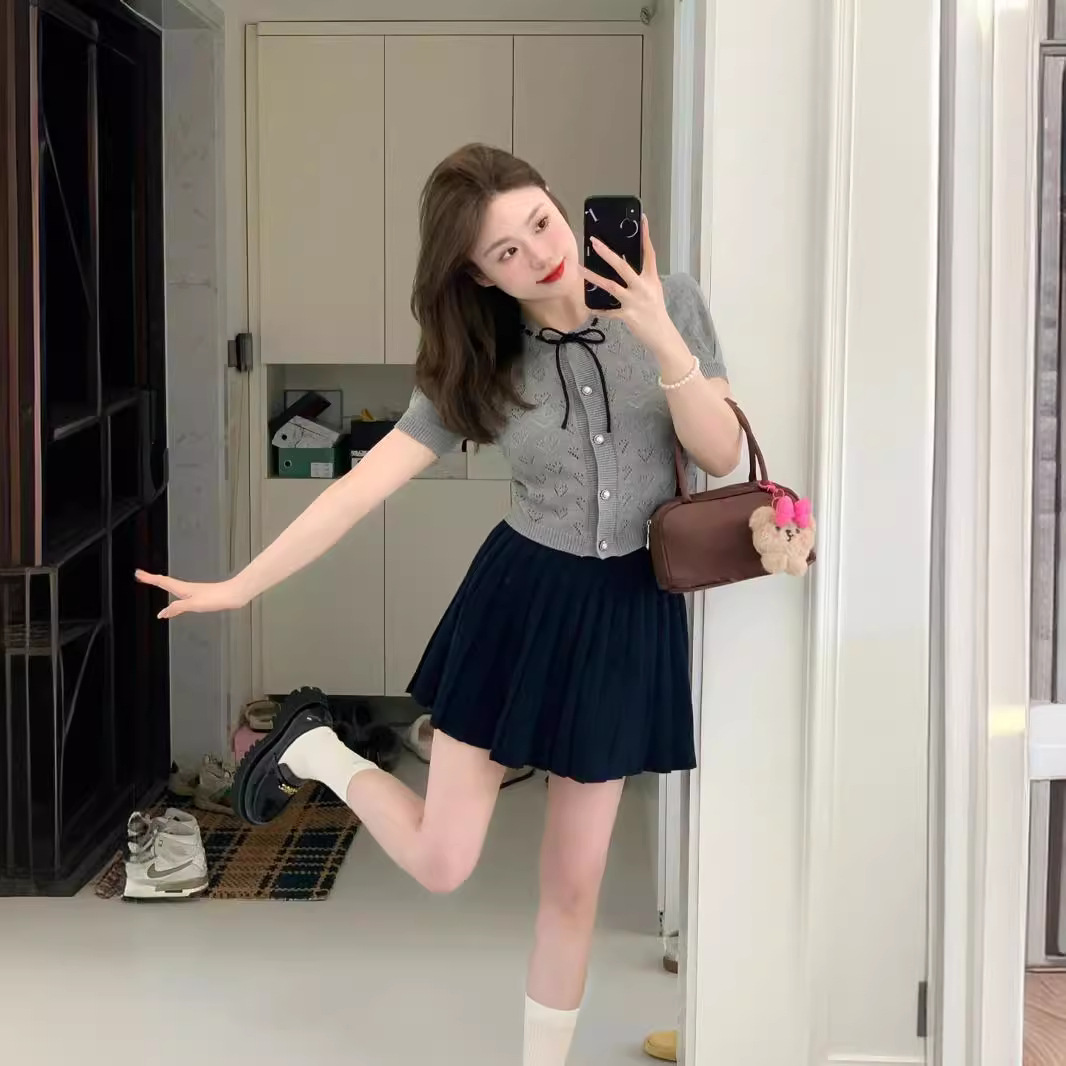 2024 Design Short Top Small Thin Heart Hollow Grey Short Sleeve Cardigan
