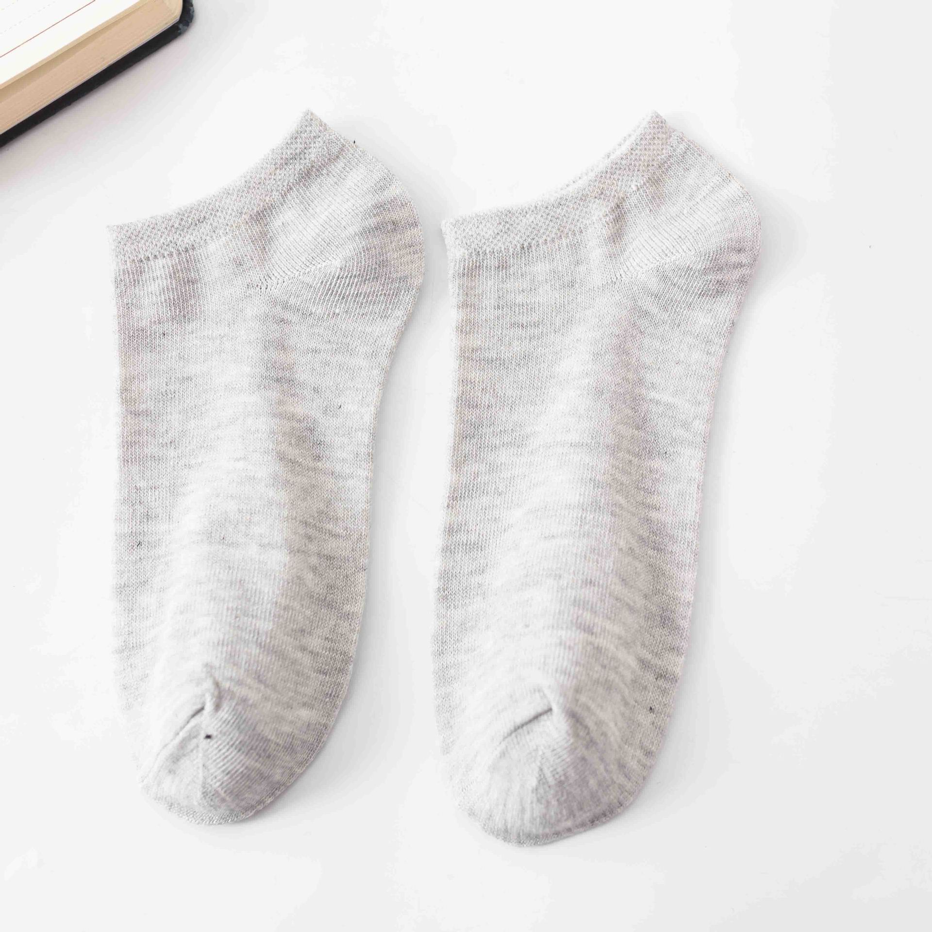 Picture of Disposable Socks in Solid Colors Black, White, and Gray, Men's Low-Cost Bulk Purchase Short Ankle Socks, Shallow Invisible Socks, Versatile