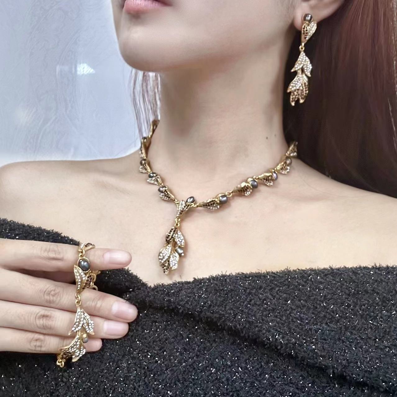 European and American temperament high fashion exaggerated leaves suit retro diamond baroque necklace bracelet earrings wholesale