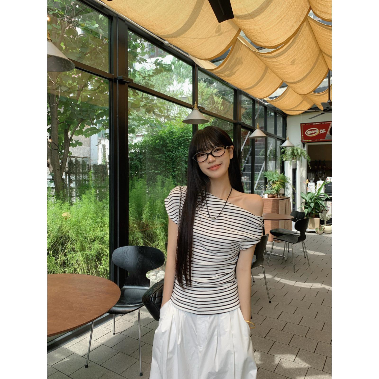 Picture of Striped One-Shoulder Short-Sleeved T-Shirt for Women 2025 Summer New Korean Style Slim-Fitting Off-Shoulder Export Top