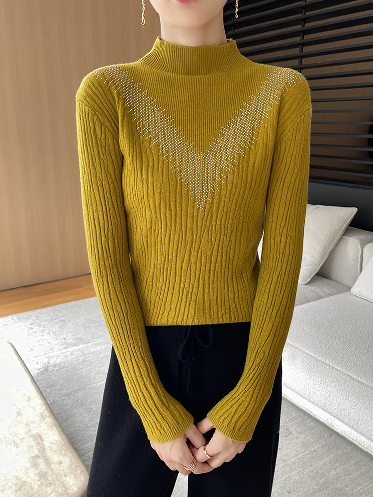 2024 autumn and winter new semi-high collar sweater V-shaped rhinestone design feeling base shirt slim fit slim all-match sweater