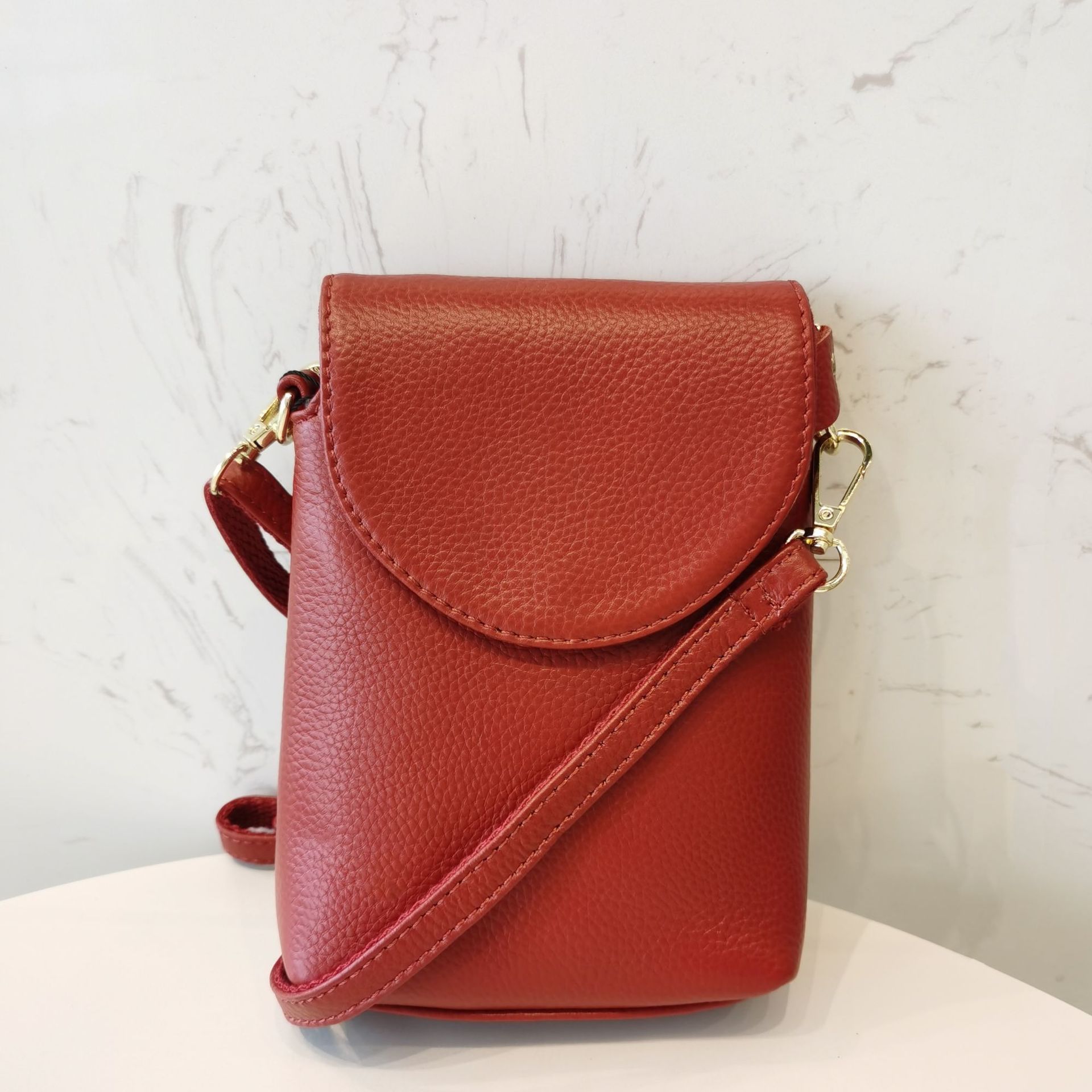 Picture of Top Layer Cowhide Mobile Phone Bag Mini Small Bag Women's Bag 2025 New All-match Genuine Leather Women's Coin Purse Crossbody Bag