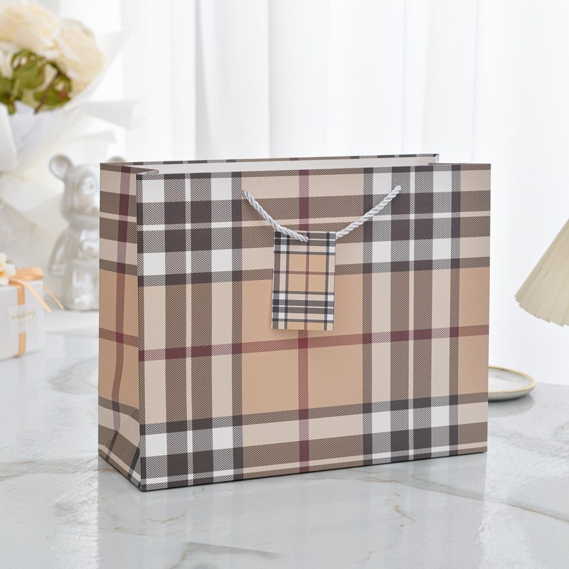 Picture of New horizontal plate thickened gift bag business fashion gift hand-held paper bag stationery jewelry store clothing packaging bag