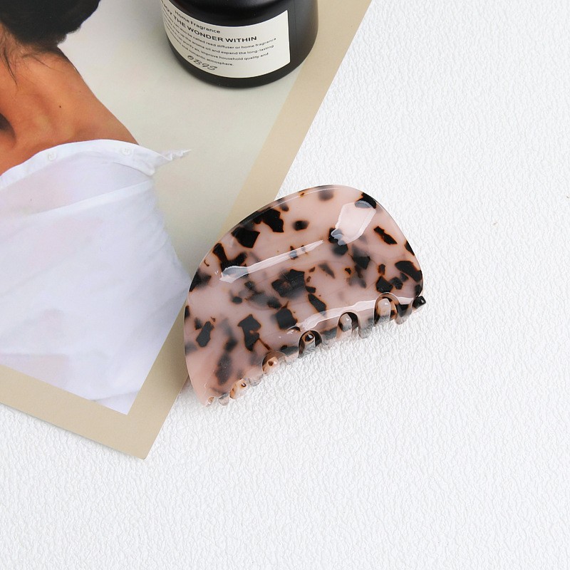 Picture of Tulip Cherry Grab Clip Premium 2024 New Maillard Grab Clip Cute Dalmatian Shark Clip Hair Accessories