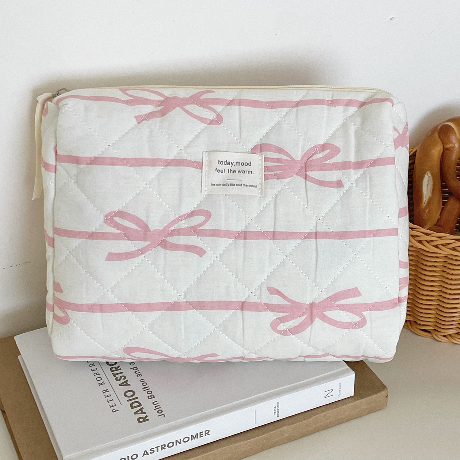 Picture of Cross-border Pink Line Bow Makeup Bag Student Portable Large Capacity Quilted Sweet Hand Wash Bag