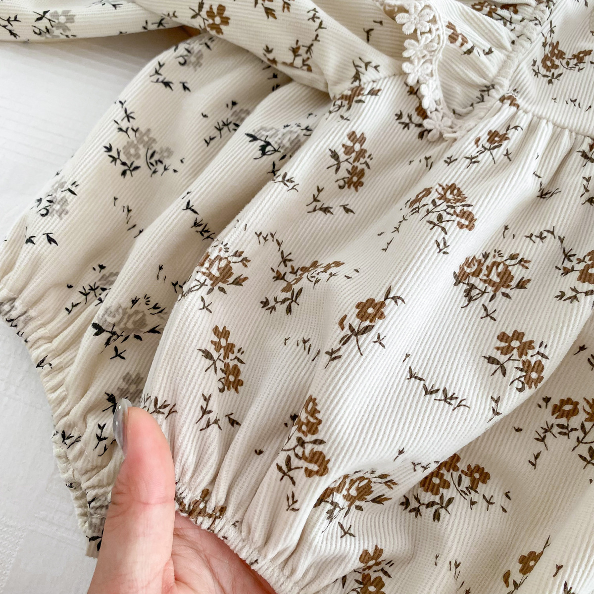 Picture of Ins Korean Infant Spring & Fall Long-Sleeved Harem Baby Girl Corduroy Round Neck Floral Print Cute Crawling Suit with Hood