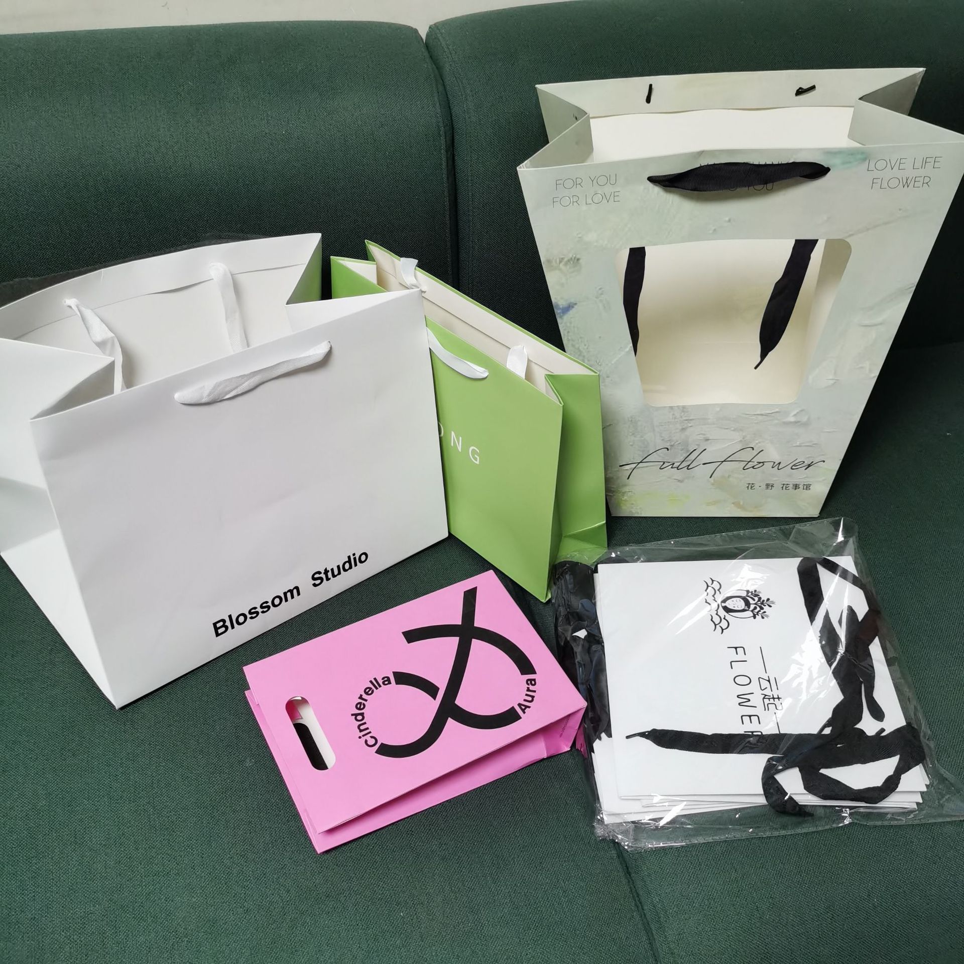 Kraft paper bag set. Make/white cardboard bag set. Make/black card packaging bag set. Make/box set. Do/Tote Bag