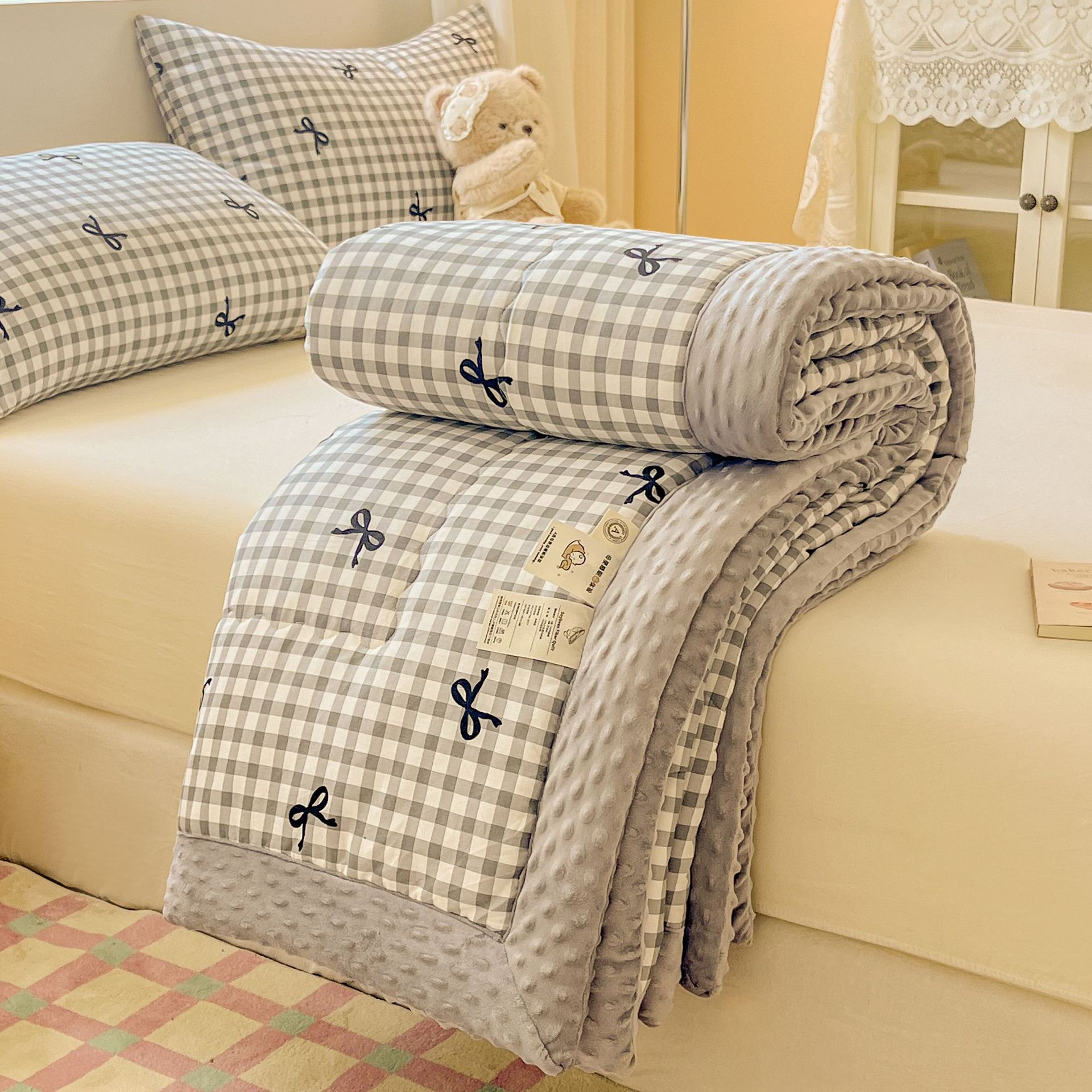 Picture of Class A cotton pea quilt household skin-friendly single double spring and autumn quilt thickened warm winter quilt thin air conditioning quilt wholesale