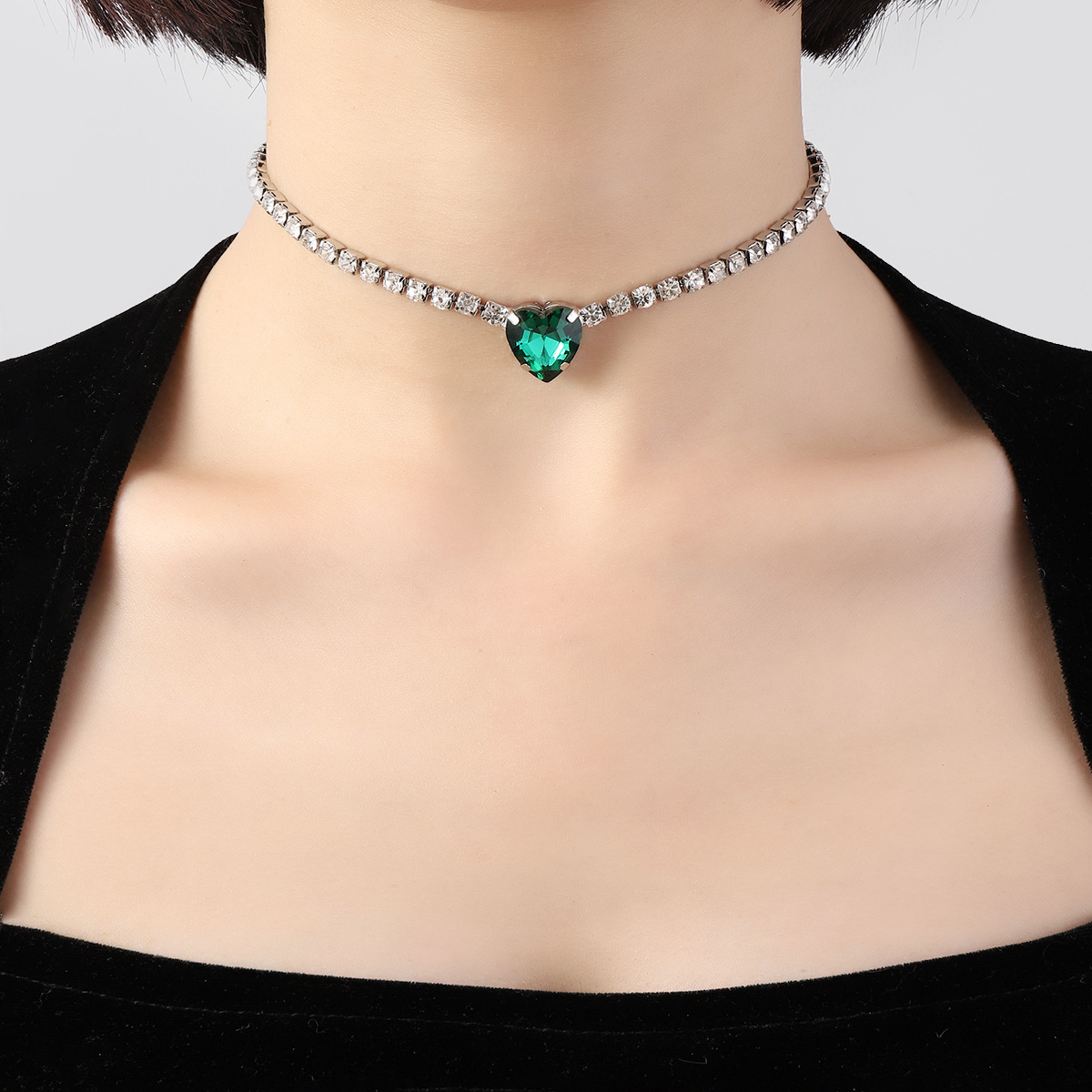 Cross-border Light Luxury Emerald Love Heart-shaped Necklace Female Niche Design Sense Clavicle Chain Instagram Style Fashionable Necklace Chain Collar