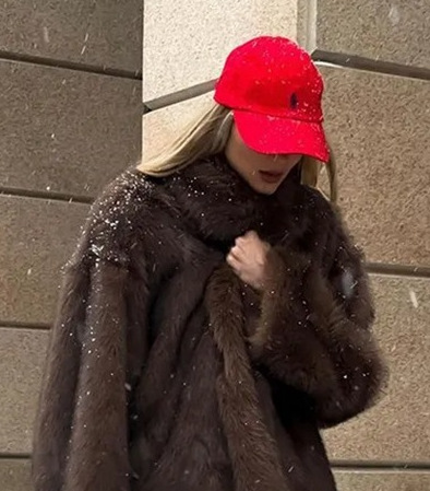 Picture of 2025 Autumn and Winter Women's White Bottom Black Tip European and American Mid-Length Suit Jacket Outwear Artificial Fur Imitation Fur Jacket