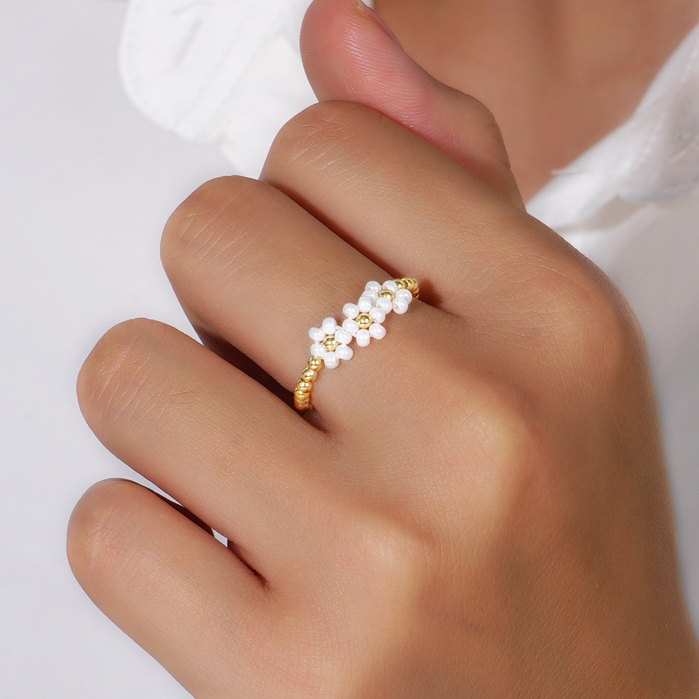 Cross-border three small flower copper bead ring hand-woven daisy flower beaded ring casual style ladies bracelet