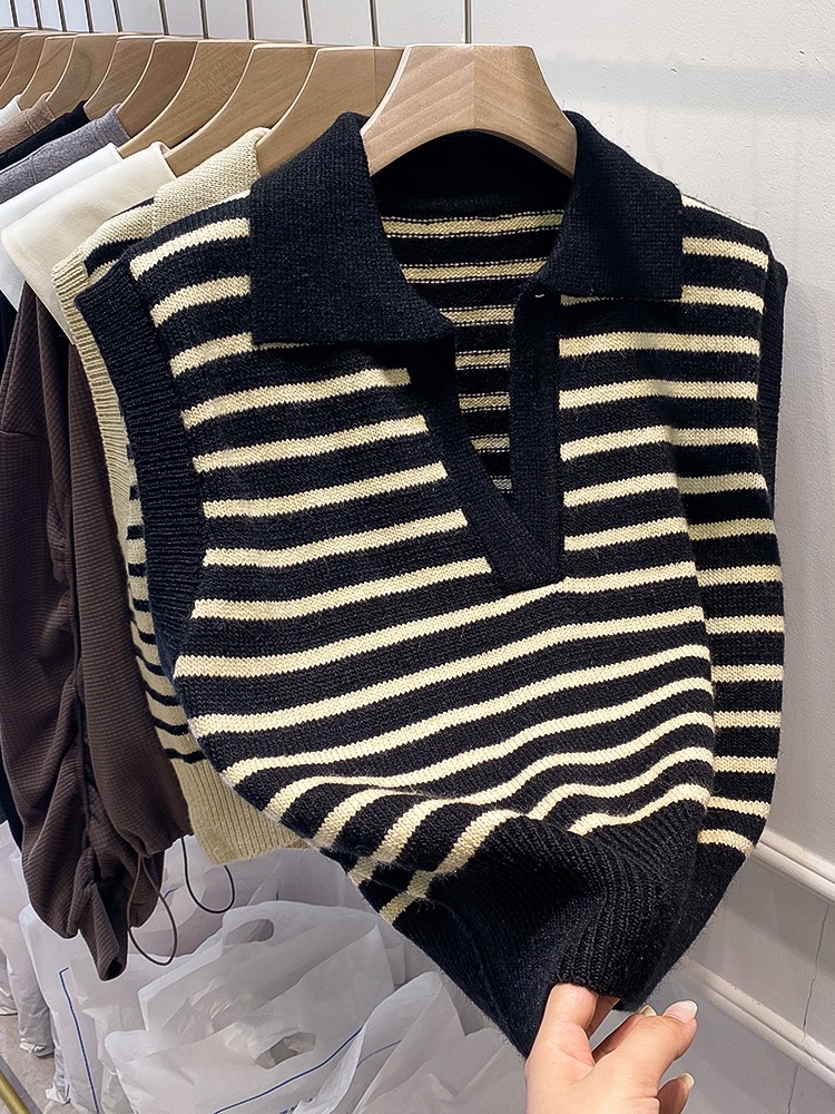 Picture of Retro Hong Kong Style Stripesd Knitted Vest for Women in Autumn and Winter New Style Lapel Sleeveless Waistcoat Vest Outer Wear