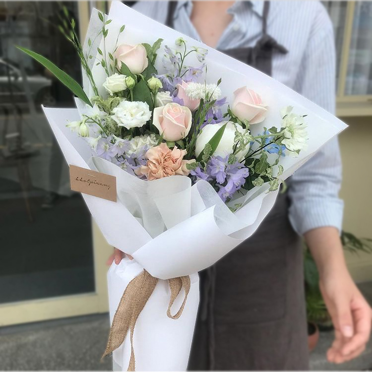 Ins White Kraft Paper Fresh and Elegant Versatile Bouquet Gift Flower Wrapping Paper Tulip Floral Ins Style