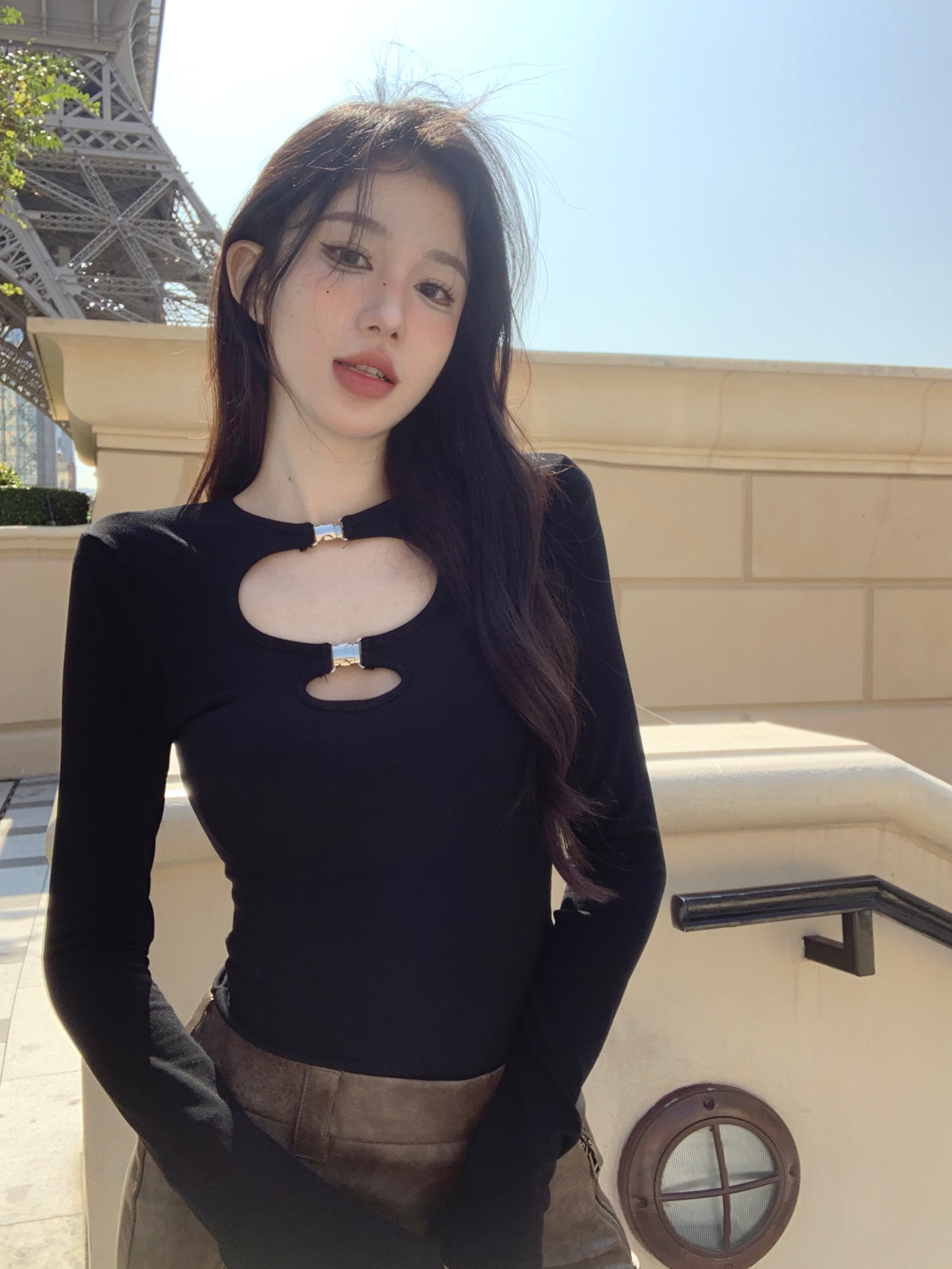 Black Elegant Hollow Crewneck Long-sleeved T-shirt Women's Spring Tight Waist-fit Niche Inner Base Shirt Chic Top