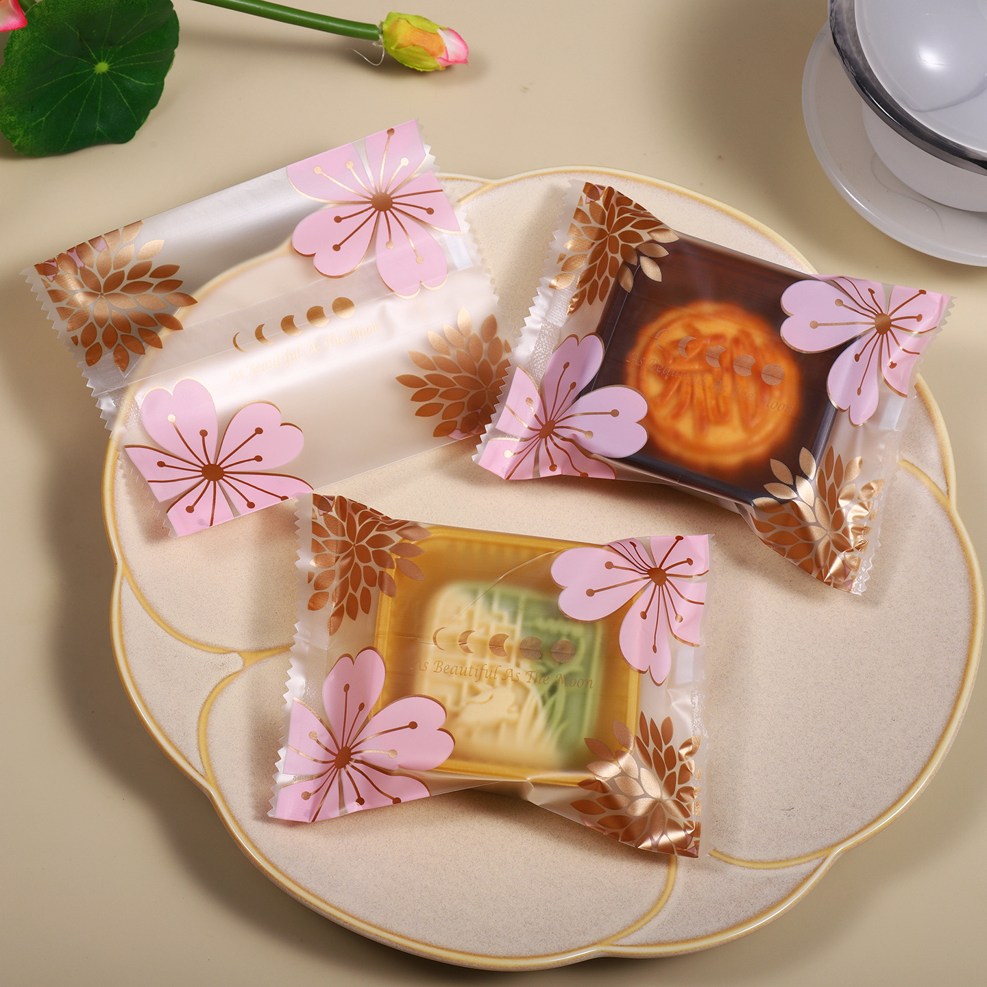 Picture of Spot Wholesale 2025 New Mooncake Packaging Bag 50g 100g Egg Yolk Crisp Mid-Autumn Mooncake Machine-Sealed Packaging Bag