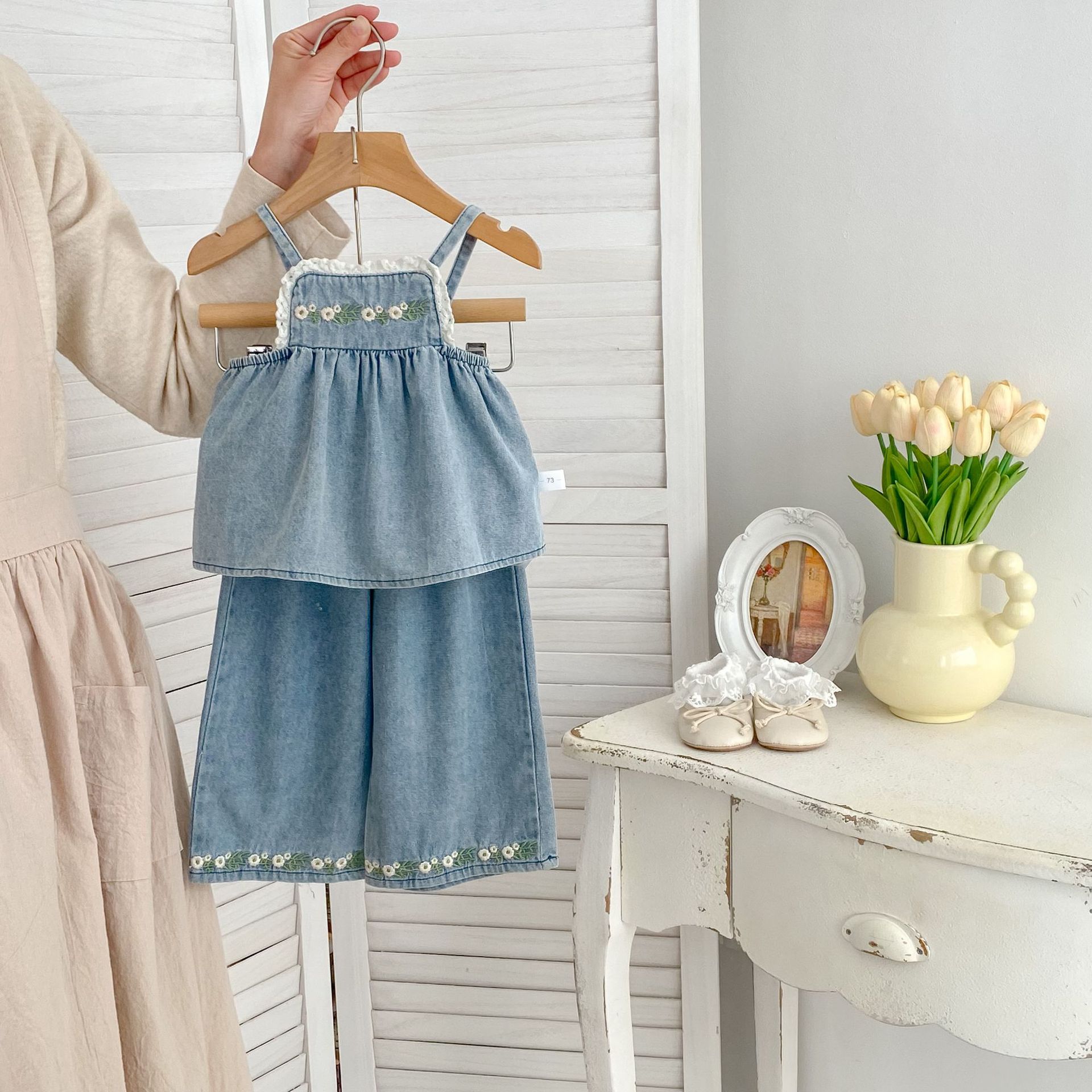 ins2025 Summer Girls' Denim suit Western-style Flower Embroidered Sling Top Straight Wide-leg Pants Two-piece Set