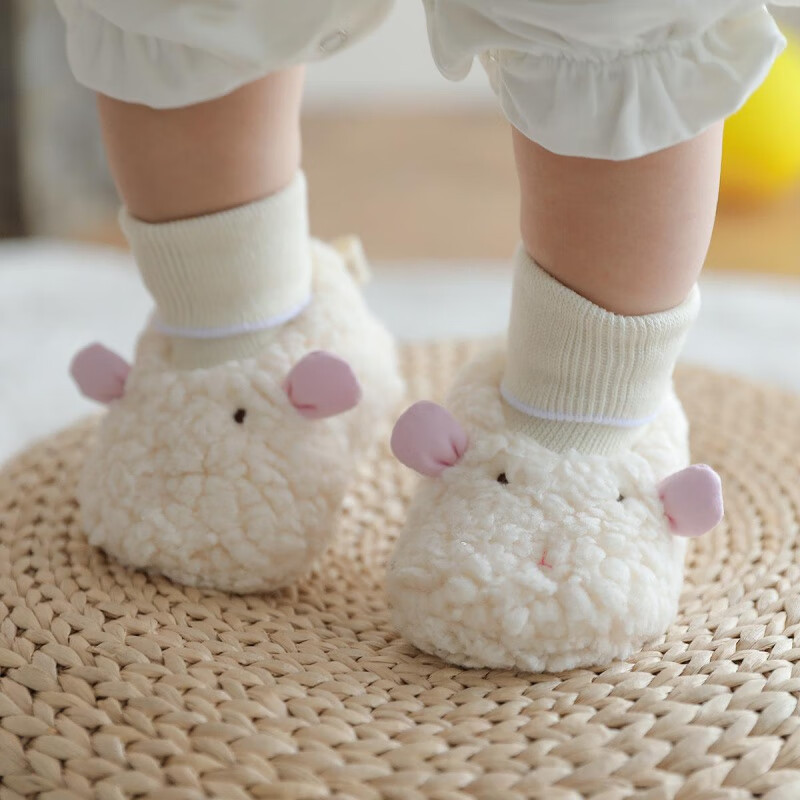 Autumn and winter baby shoes fleece-lined 0-1 year old baby soft bottom does not fall off cotton shoes warm newborn full moon shoes and socks