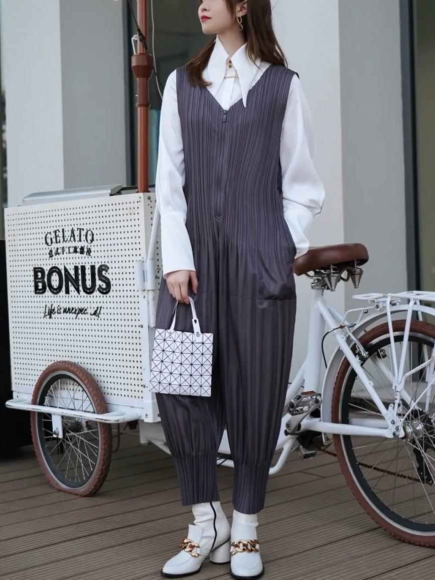 Picture of Miyake New Style Jumpsuit Spring and Summer All-match Pleated Solid Color Positive and Reverse Wear Fashionable Sleeveless V-neck Strap Pants Stylish