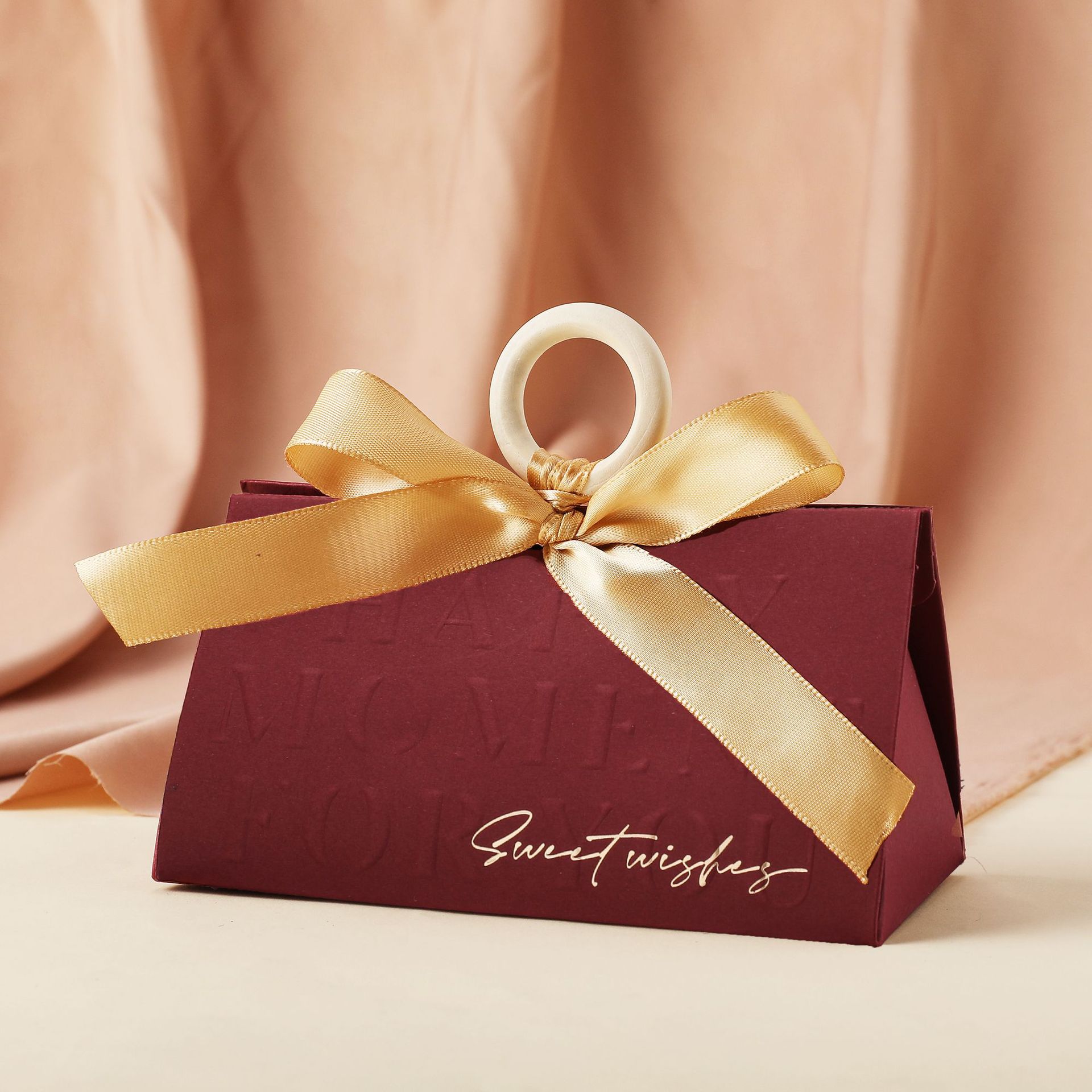 Picture of Light luxury champagne hand-held triangle wedding candy box wooden ring hand gift box wedding candy box wholesale