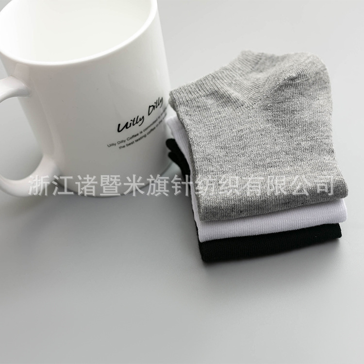Picture of Disposable Socks in Solid Colors Black, White, and Gray, Men's Low-Cost Bulk Purchase Short Ankle Socks, Shallow Invisible Socks, Versatile