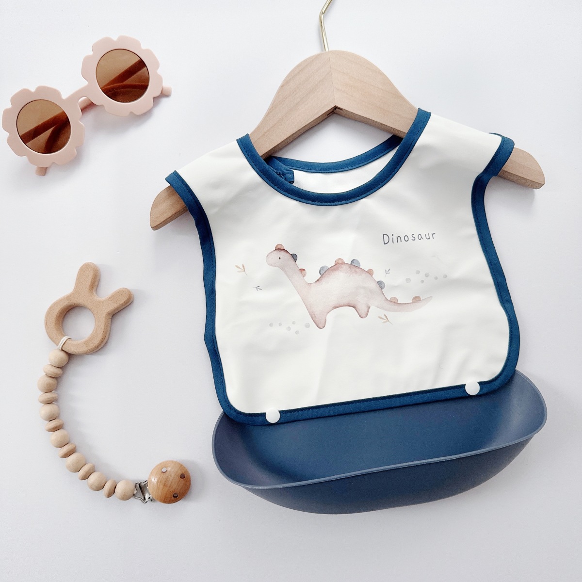 Picture of New Children's Silicone Bib Baby Meal Bag Baby Food Supplementary Food Bag Waterproof Anti-dirty Artifact PU Soft Bib