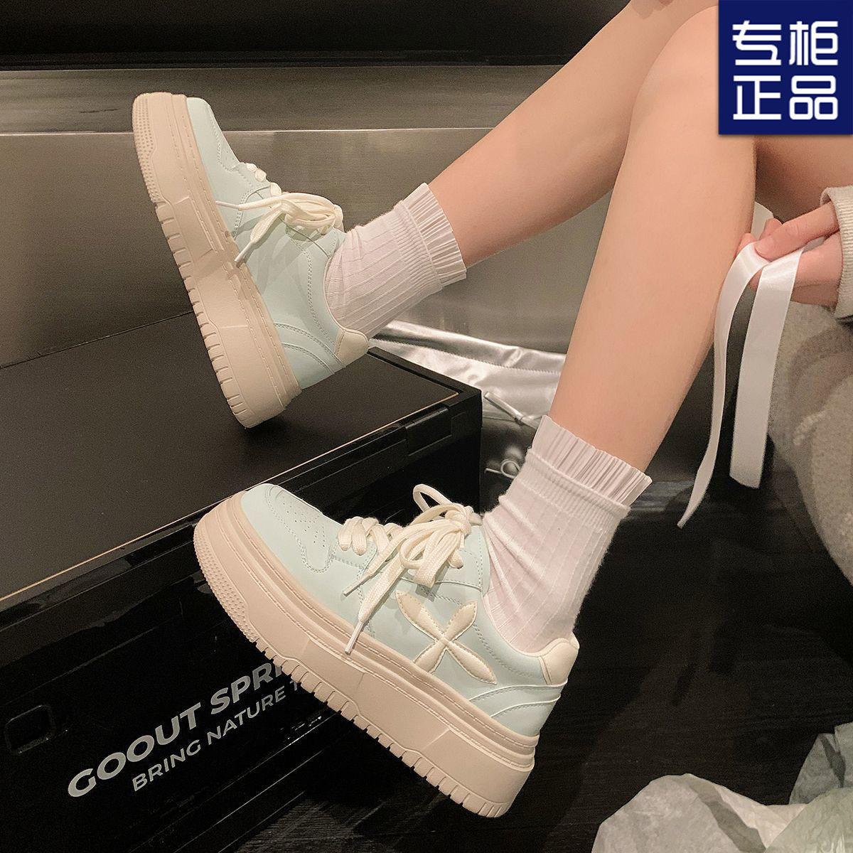 Platform cake bottom western style 2024 spring new thick bottom height round head sports casual versatile white shoes for women