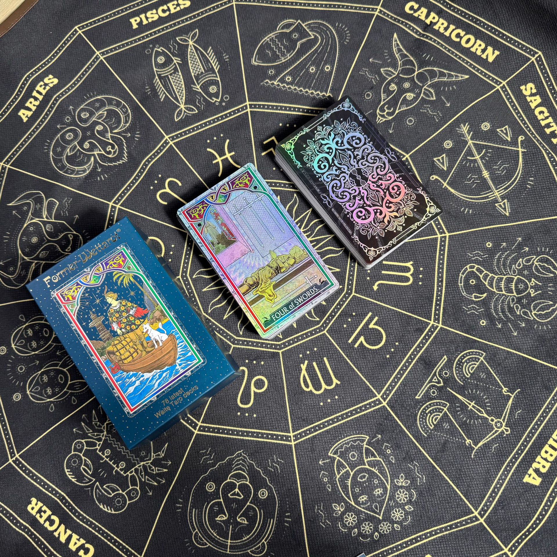 Picture of Genuine Taiwan 24K color foil tarot card card game board game card game spot wholesale tarot