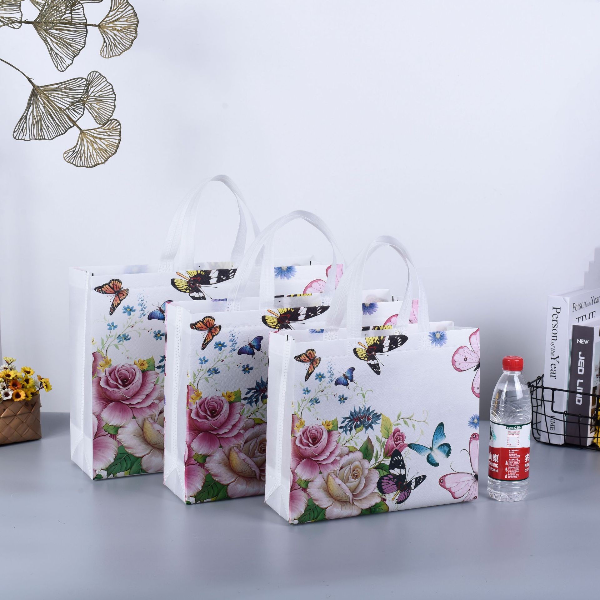 Picture of Non-Woven Handbags, Clothing Store Bags, Custom-Made Boys' and Girls' Clothing Shopping Bags, Coat Gift Bags, Custom-Made