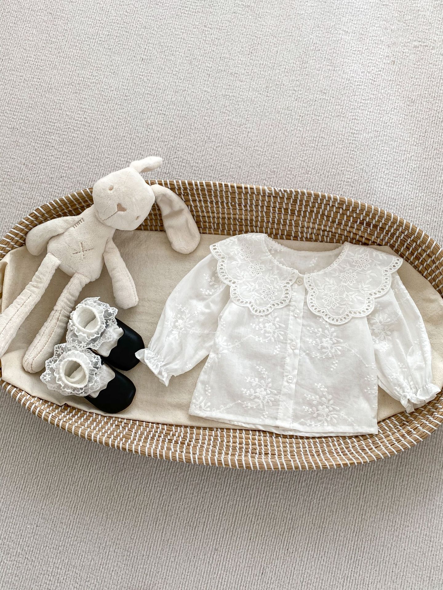Picture of 2025 New Baby Clothes Spring Korean Style Baby Girl Solid Color Large Lapel Shirt Suspender Bag Pants Two-Piece Set
