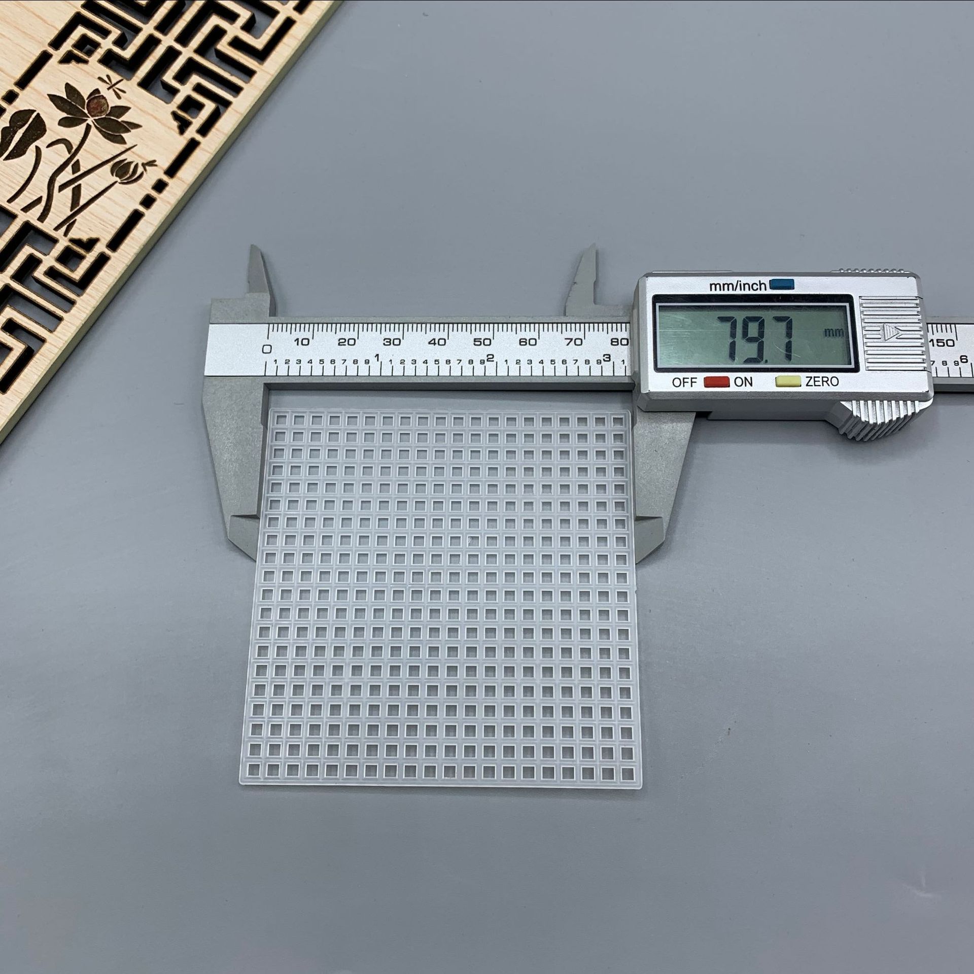 Picture of DIY plastic mesh wholesale hook package foreign trade support Chuck multi-color square mesh 8cm10.6cm