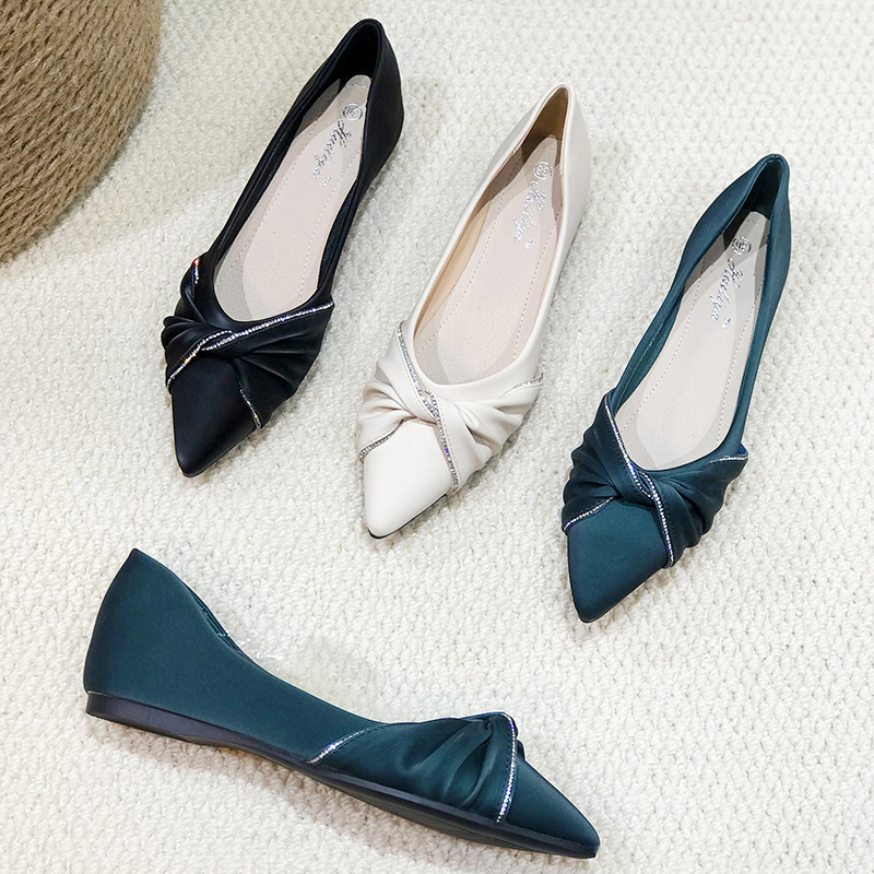 Pointed shoes spring and autumn new Joker shoes xiangfeng shallow flat autumn shoes soft bottom four seasons ladle shoes 833-91