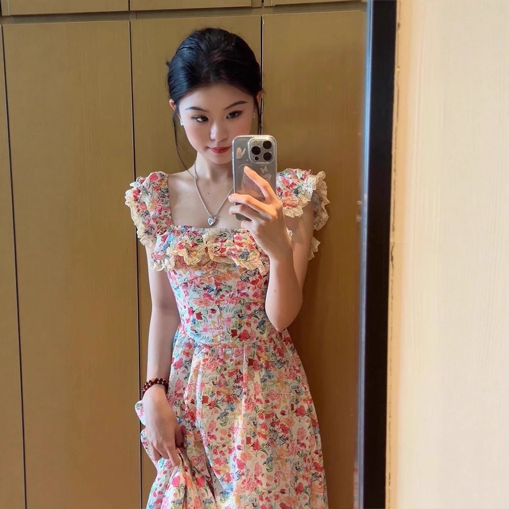 Seaside Vacation Style Dress, Summer French Style, Gentle and Chic, Small Flying Sleeves, Floral Fairy Dress, Waist Slimming