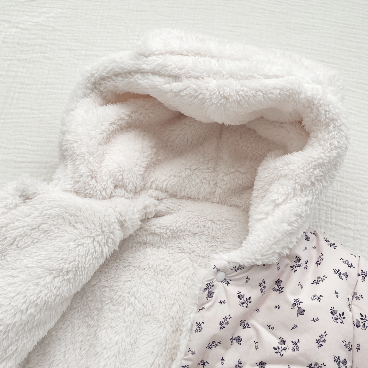 Picture of Girls' Winter thickened coat Korean style new baby girls' warm bow hooded cute coat cotton-padded jacket