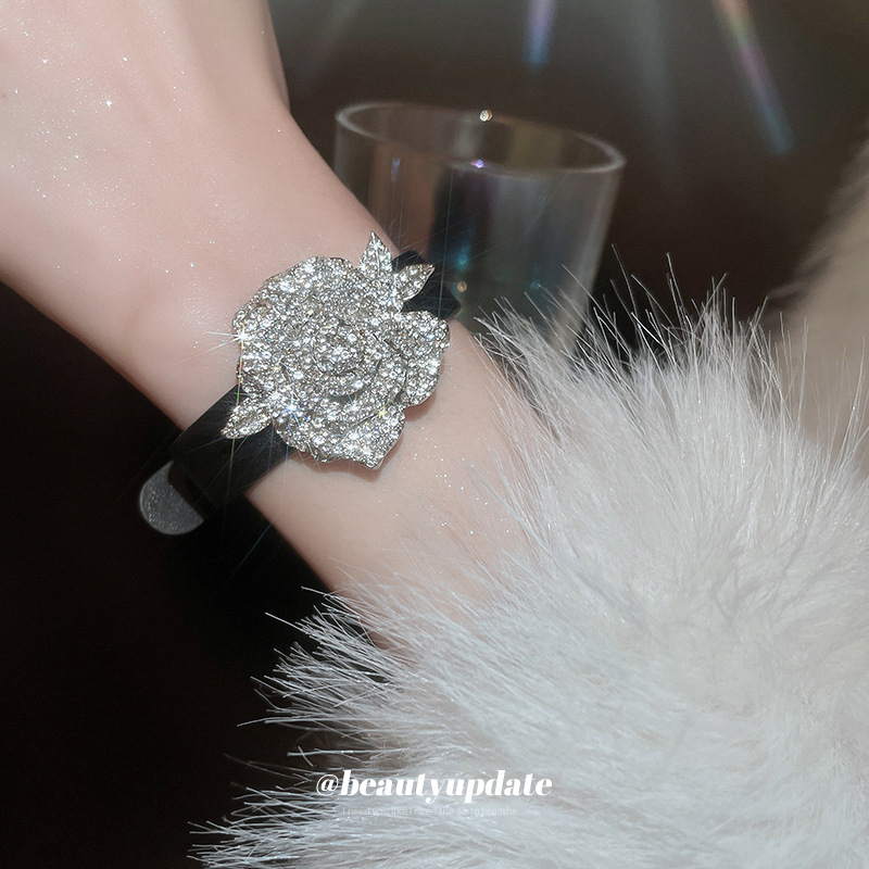 Picture of Korean Diamond Flower Belt Bracelet European and American Light Luxury Niche Design Sense Bracelet Personalized New Style Heavy Industry Bracelet for Women