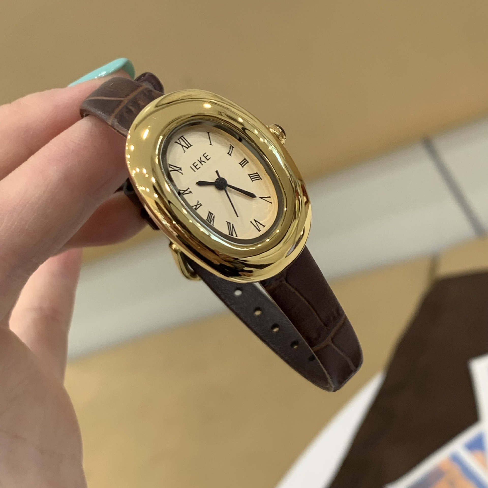 IEKE Watch Oval Simple Retro Roman Leather Light Luxury Women's Watch Cross-border Foreign Trade Wholesale