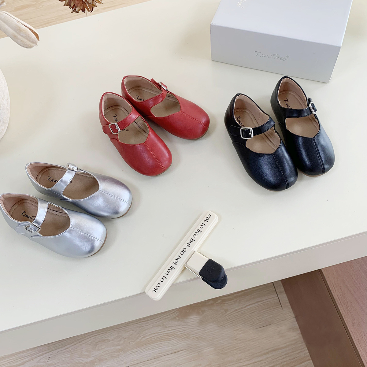 Korean princess shoes, girls' soft sole for 3 years, vintage solid color minimalist style small leather shoes, baby princess shoes wholesale