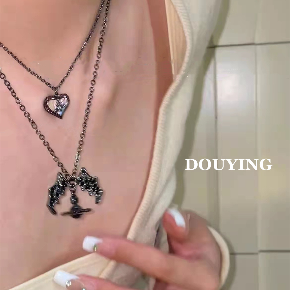 Black Diamond Bat Saturn Necklace Light Luxury Niche Design Sweet Cool Style Collar Chain Spice Accessories