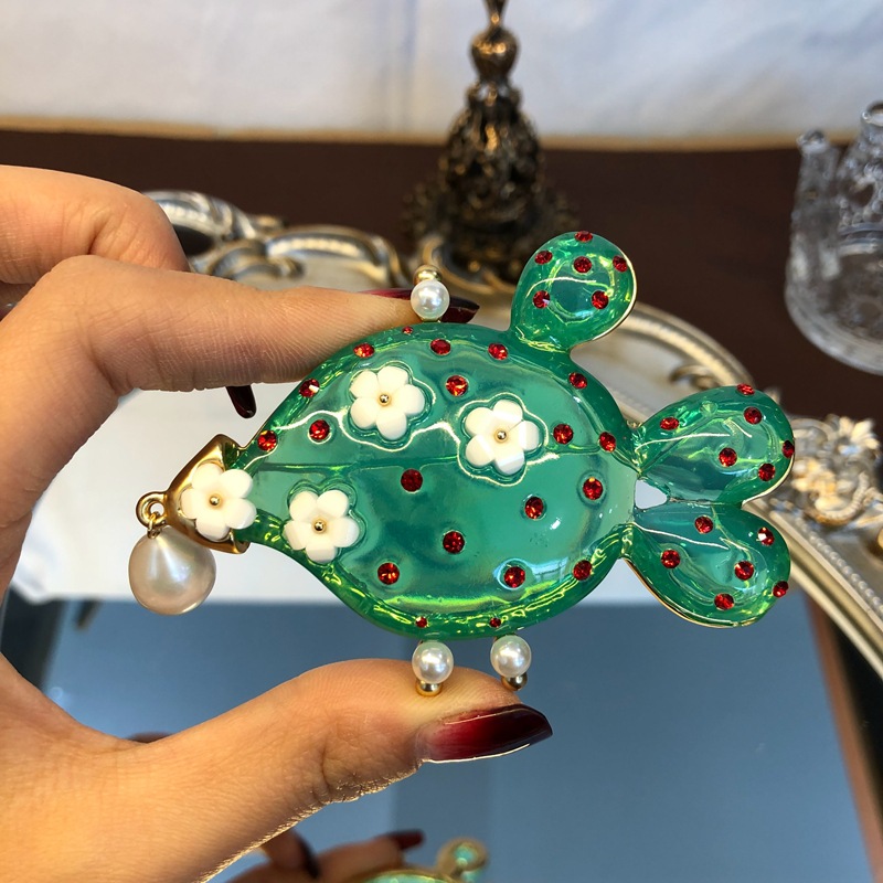 Picture of European and American Retro Aqua Blue Small Fish Brooch Cultured Pearl Flower Gem Diamond Cute Goldfish Brooch Pin