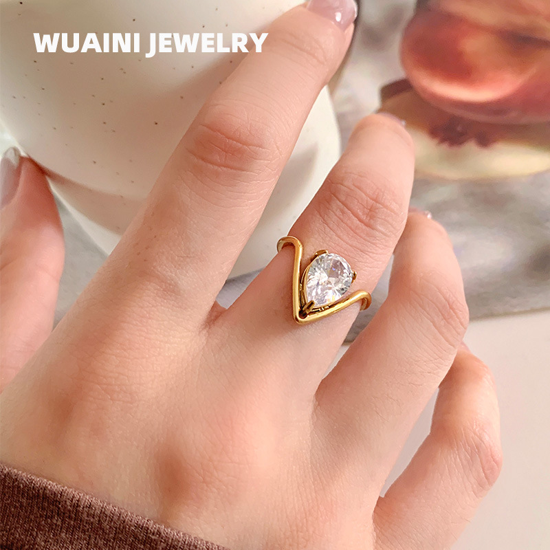 Vintage-Style Stainless Steel Water Drop Single Diamond Ring Niche V-Shaped Light Luxury Fashion Versatile Index Finger Ring