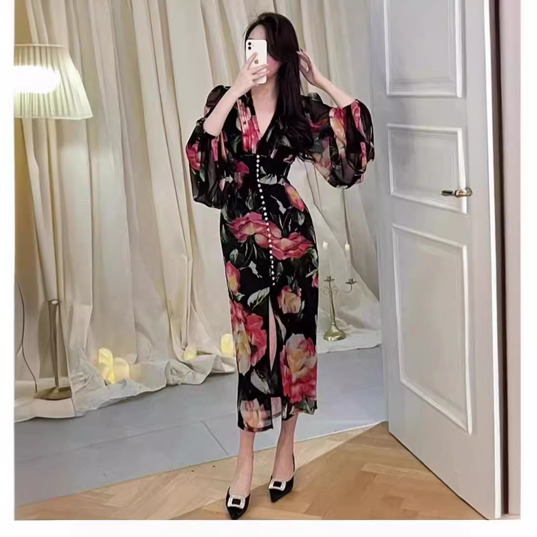 2024 spring and summer new Hong Kong style retro chic floral dress long dress with strong temperament women's v-neck split dress