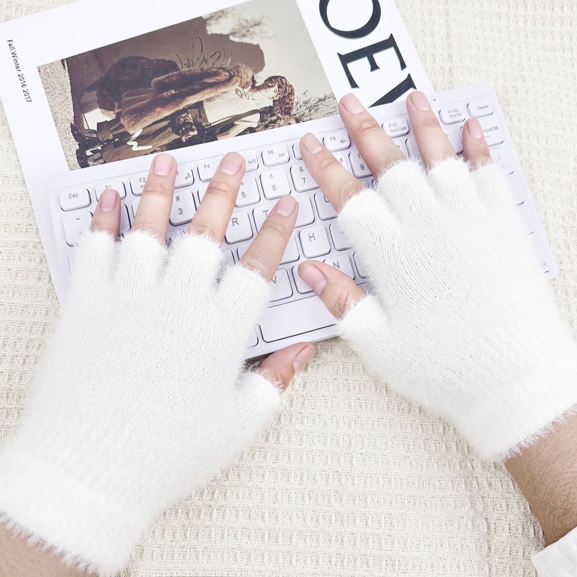 New Autumn and Winter Half-Finger Flat Student Warm Thickened Plus Velvet Manufacturer Wholesale Leaky Fingerless Knitted Gloves Touch Screen