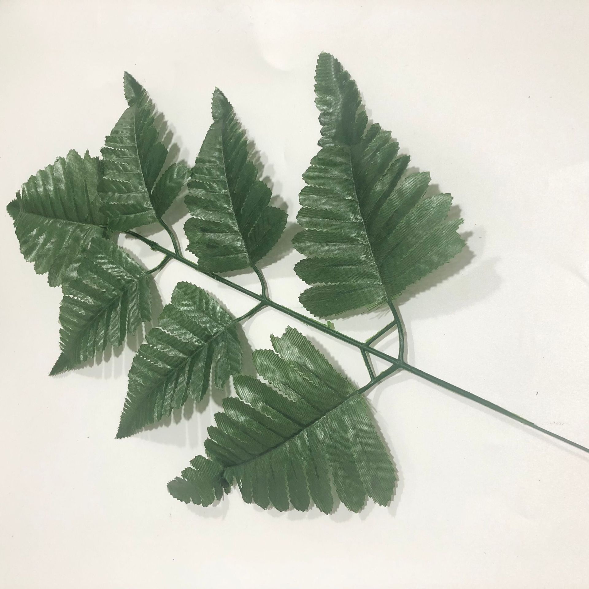 Picture of Simulated Persian Leaves, Artificial 7-Pronged Persian Leaves, Green Plant Flower Arrangement Accessories, Simulated Leaves, Simulated Flower Wedding Decoration