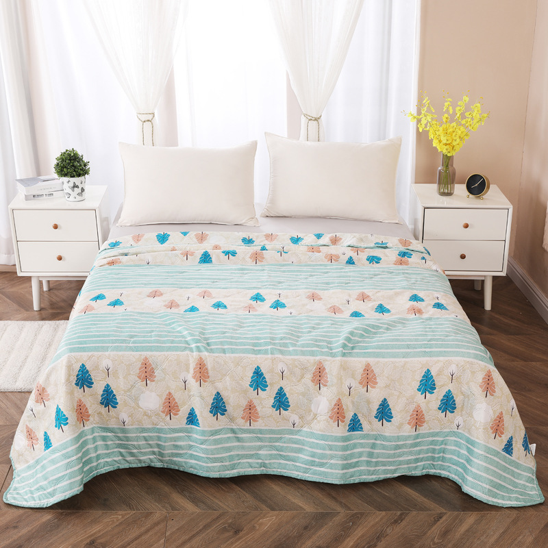 Picture of Summer Company Event Sales Summer Quilt with Gift Box Air Conditioning Quilt Opening Promotion Gift Summer Cool Quilt Core Thin Quilt