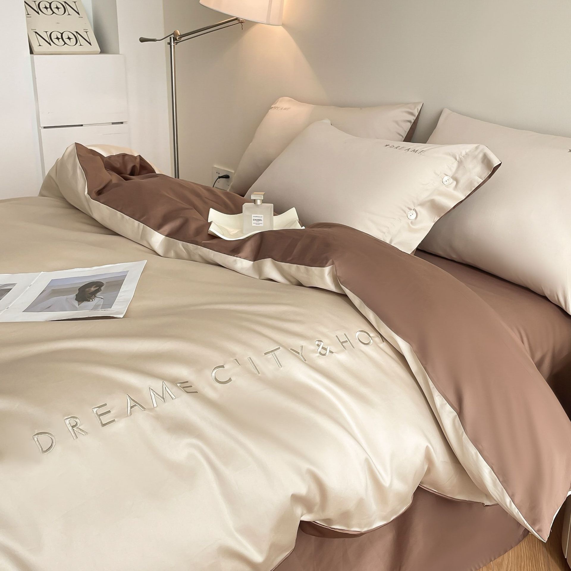 Picture of 60 Xinjiang long-staple cotton four-piece cotton bed sheet bed hat light luxury embroidery dormitory three-piece cotton bedding s